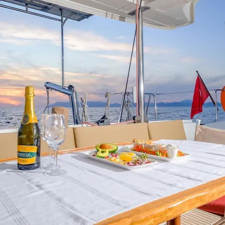 Sail Med Catamaran אולודניץ