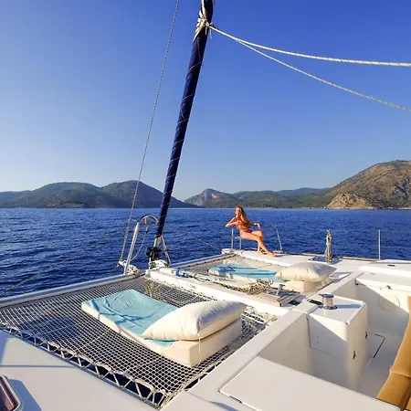 Sail Med Catamaran Ботель