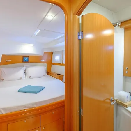 Sail Med Catamaran Ботель